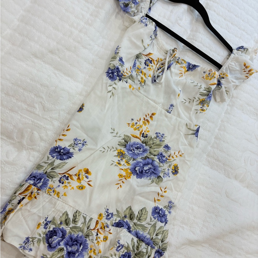 Forever 21 White and Blue Floral Mini Dress
